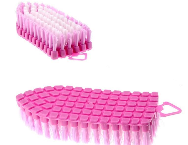 FLEXIBLE HAND-HELD CLEANING BRUSH